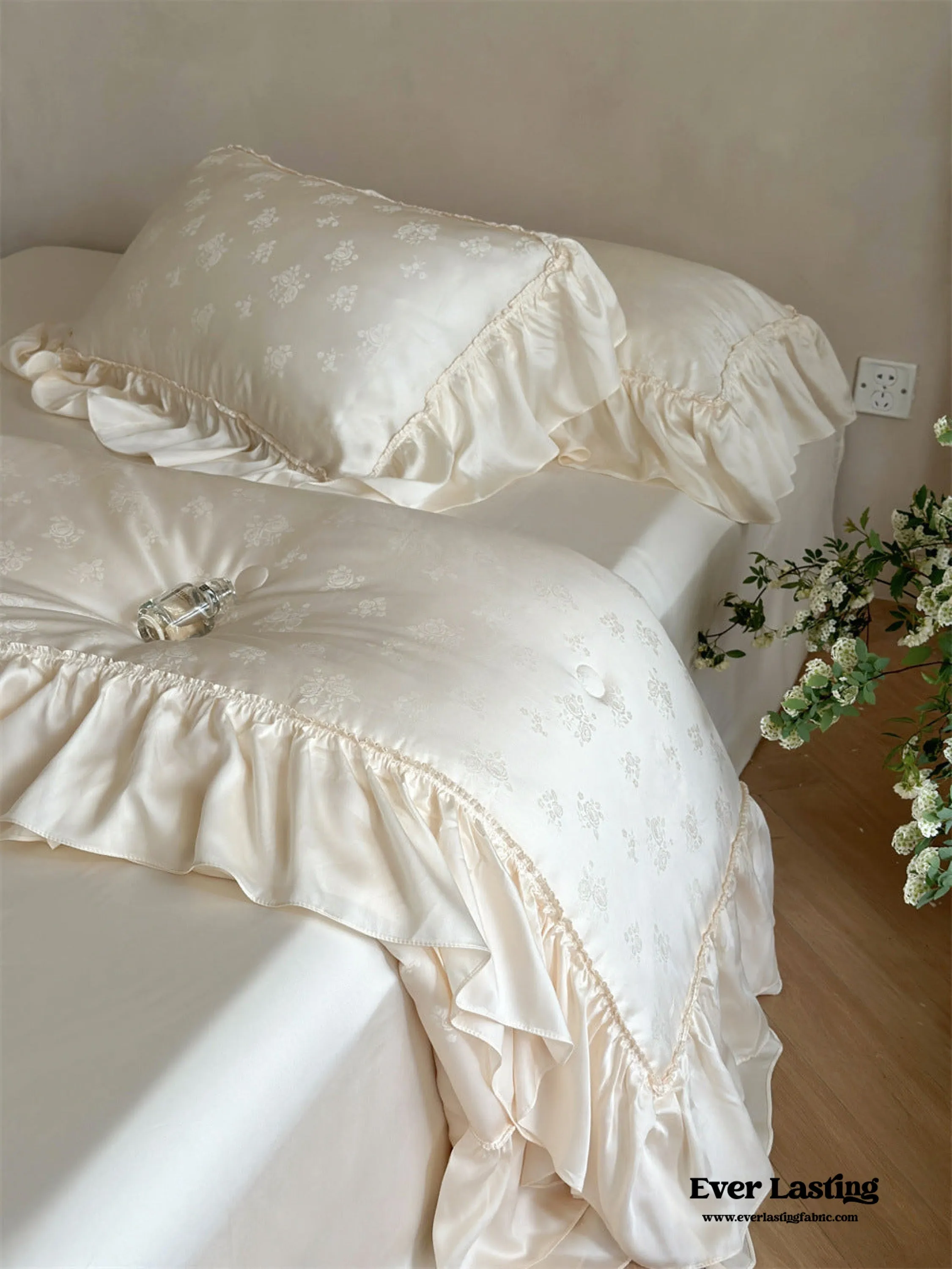 Floral Jacquard Tencel Blanket Set / White